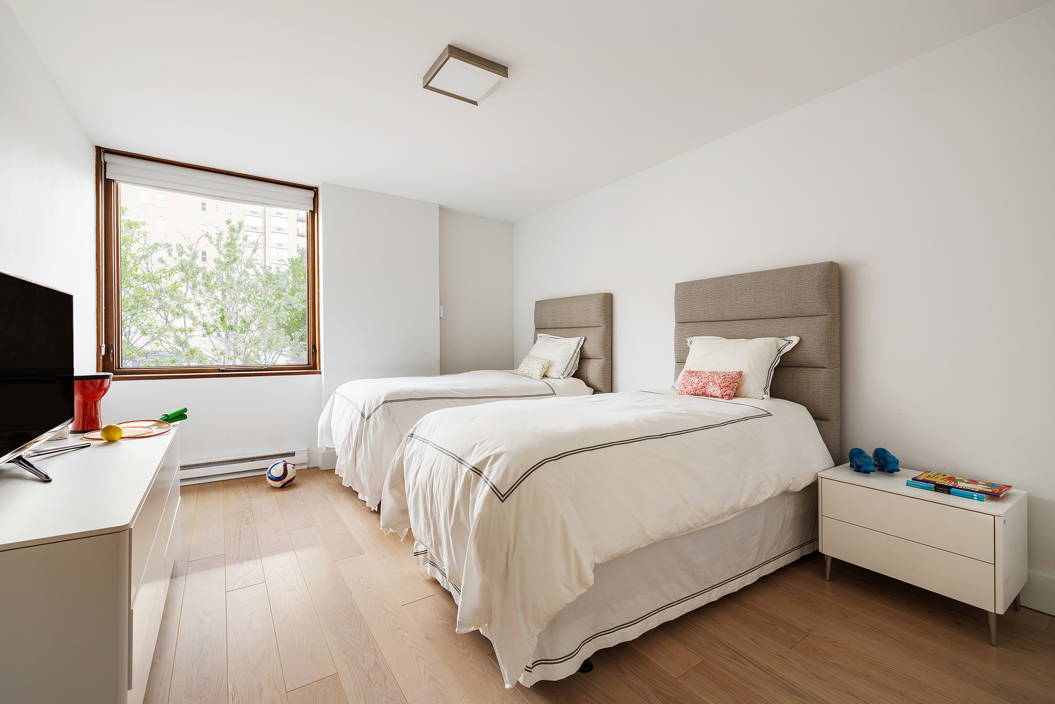 1080 Madison Avenue, Unit 6B Manhattan, NY 10028 - Photo 6 of 11 a bedroom with a bed and a window