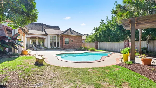 $1,100,000 | 100 Candlewood Drive, Lafayette, LA 70508
