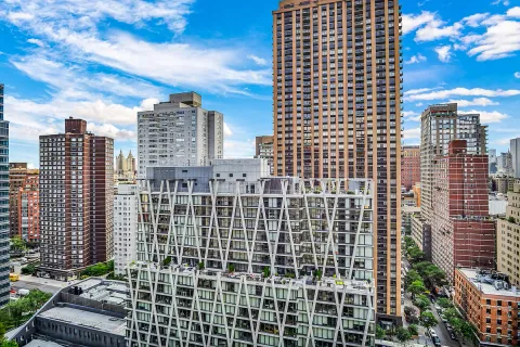 $775,000 | 160 West End Avenue, Unit 26U | Upper West Side