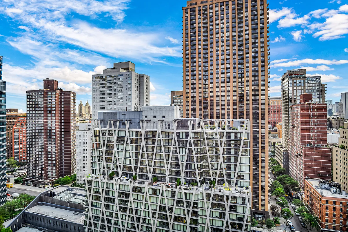 160 West End Avenue, Unit 26U Manhattan, NY 10023 - Photo 8 of 10