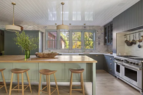 $9,995,000 | 102 & 104 Two Holes Water Road, East Hampton, NY 11937