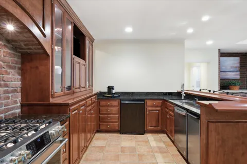 $3,250,000 | Ess Road, Kansas City, MO 64136