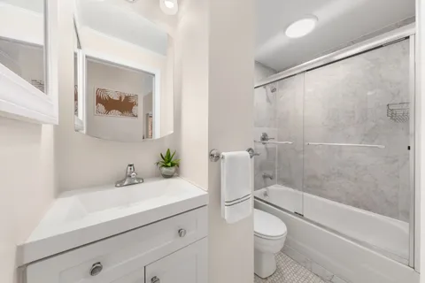 $560,000 | 207 East 21st Street, Unit 5B | Gramercy