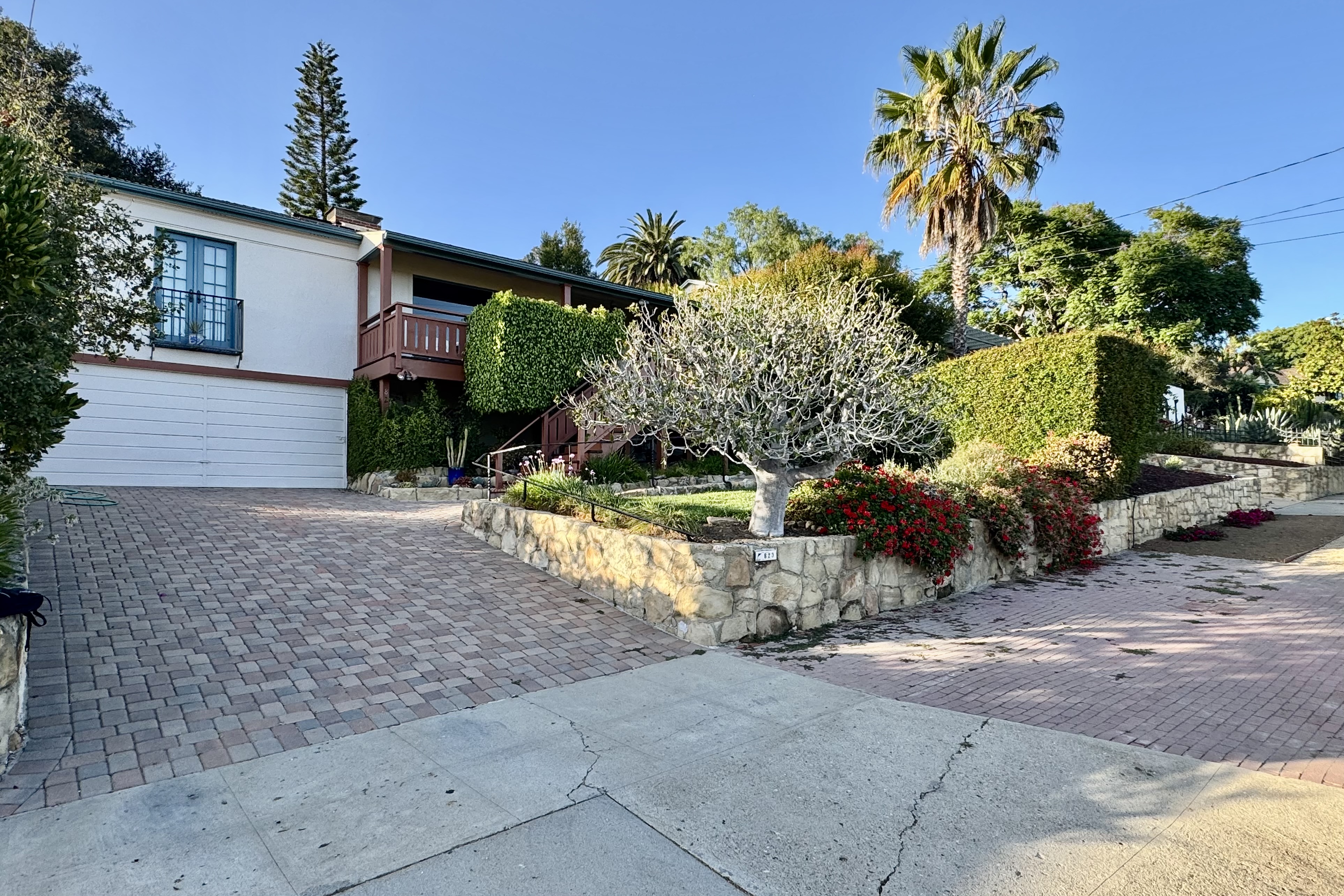 823 Arguello Road Santa Barbara, CA 93103 - Photo 6 of 58 Gallery Image 6
