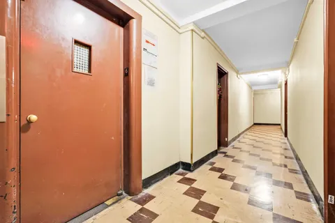 $745,000 | 100 Ocean Parkway, Unit 6K | Windsor Terrace