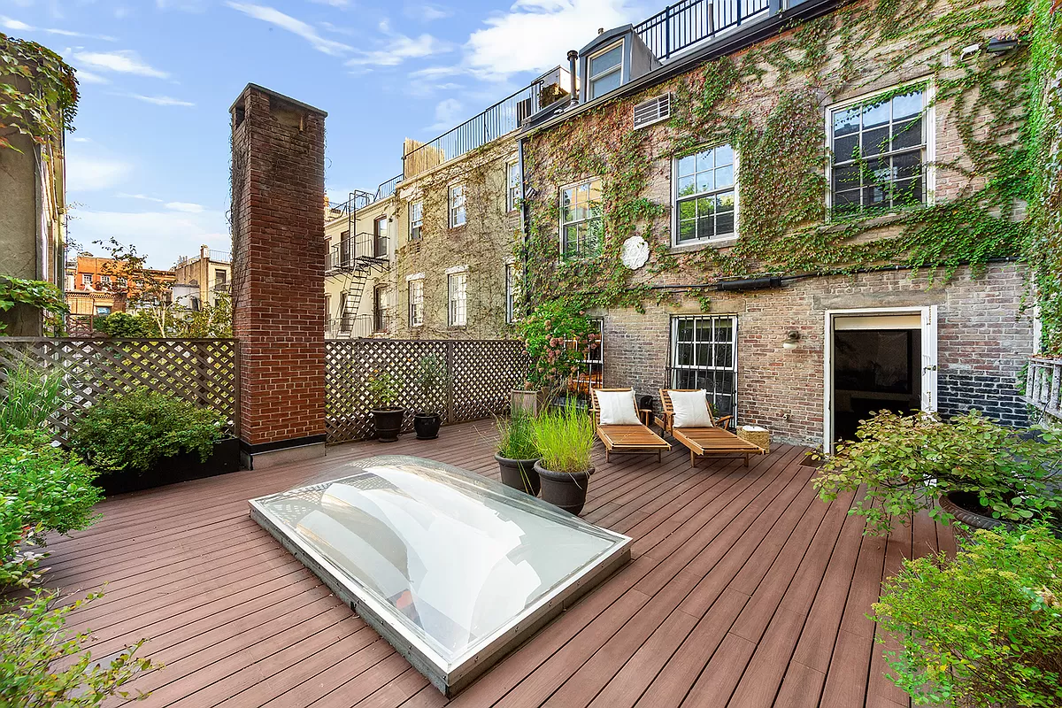 313 West 20th Street Manhattan, NY 10011 - Photo 11 of 20 a view of a two chairs in the patio