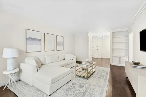 $695,000 | 1160 3rd Avenue, Unit 3E | Lenox Hill