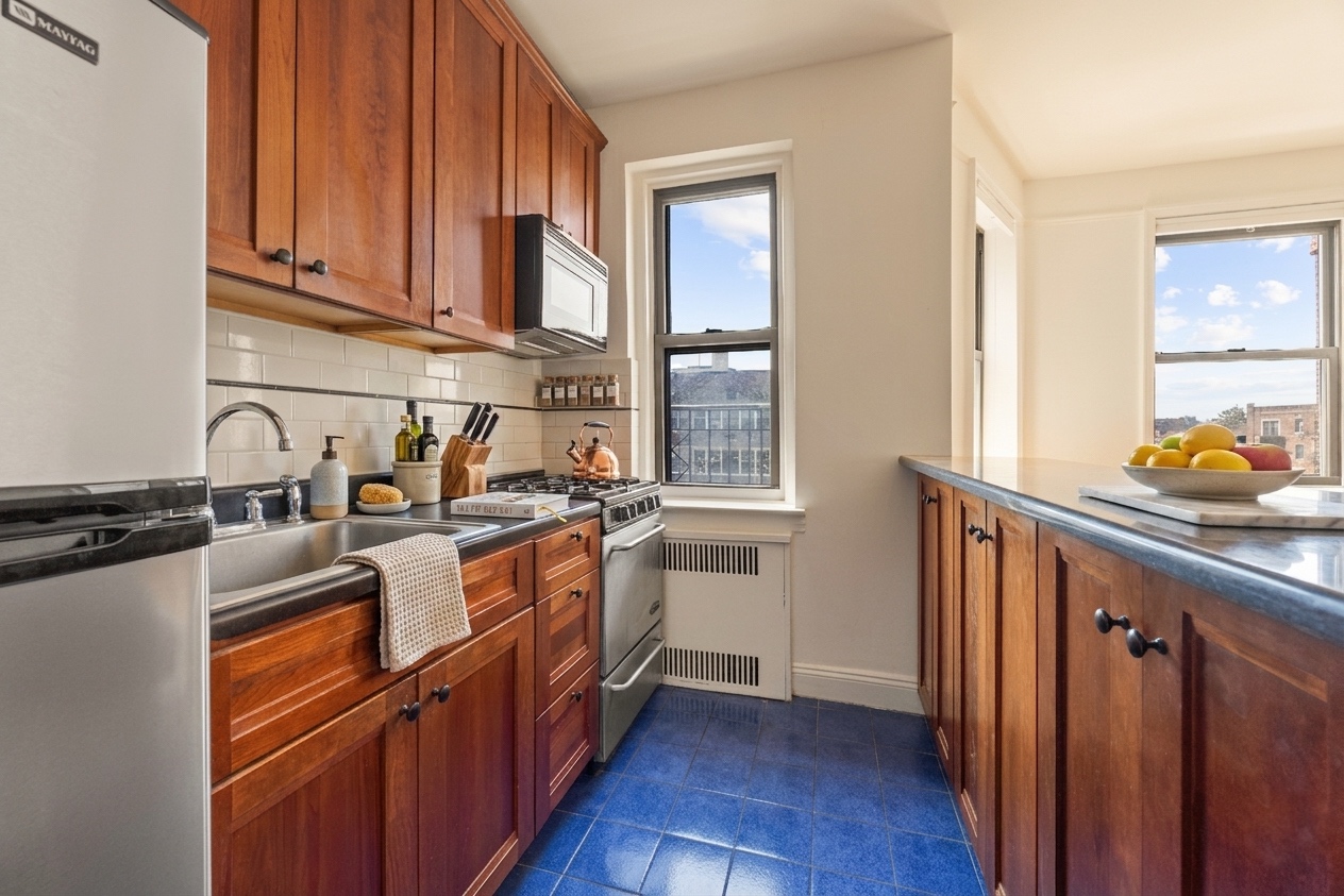 385 Argyle Road, Unit 6E Brooklyn, NY 11218 - Photo 2 of 7