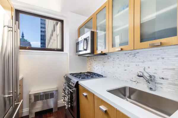 $4,750 | 212 East 47th Street, Unit 27A | Midtown East