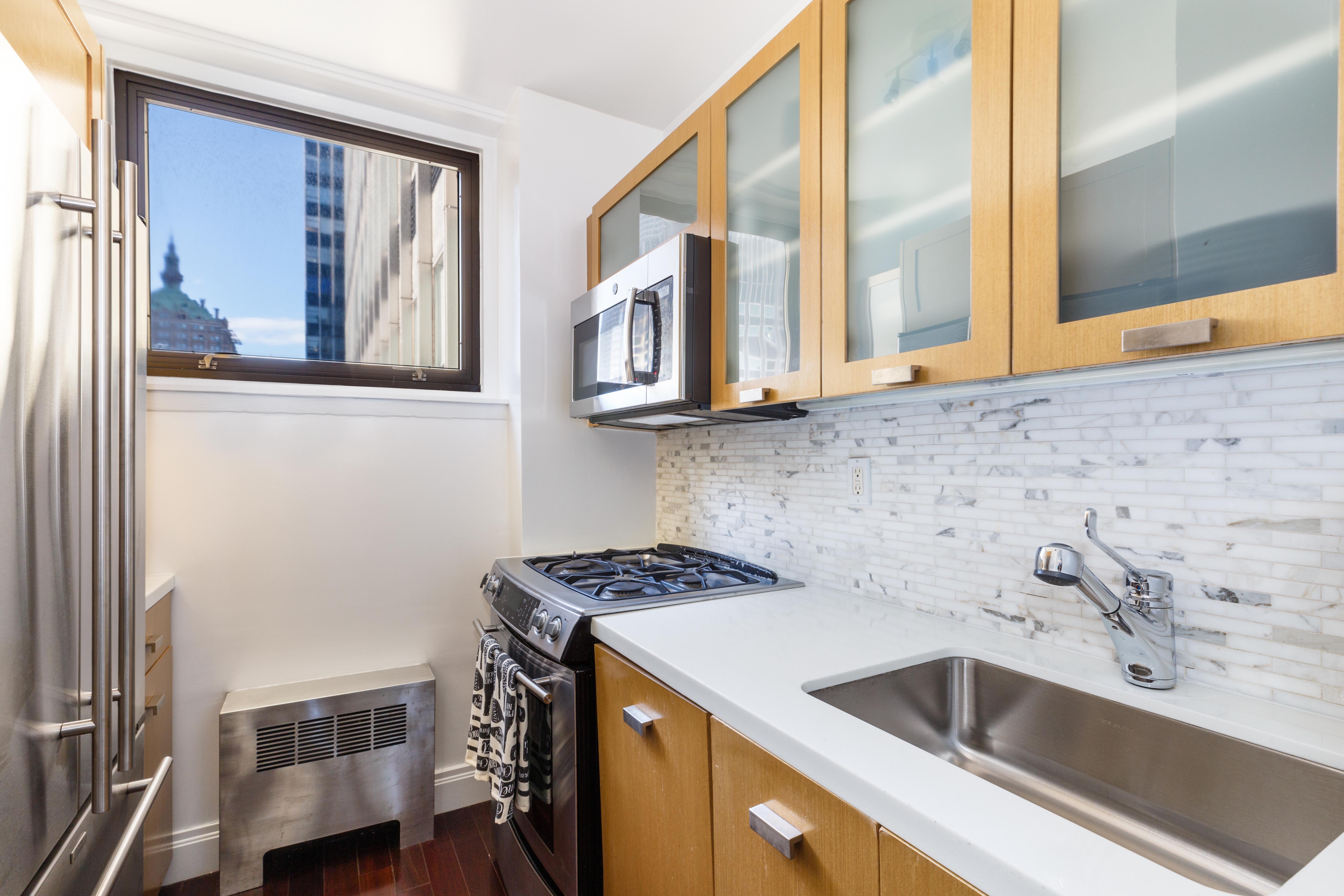 212 East 47th Street, Unit 27A Manhattan, NY 10017 - Photo 4 of 7
