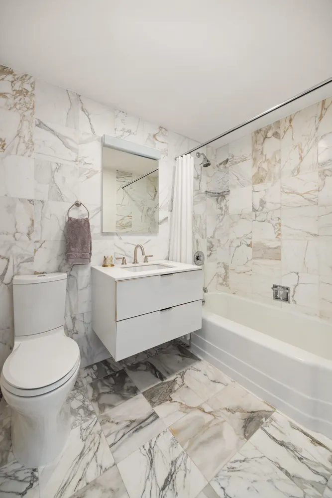 $1,550,000 | 860 United Nations Plaza, Unit 16G | Midtown East