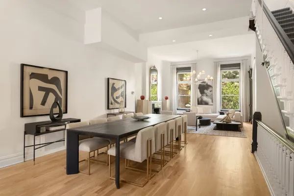 $75,000 | 209 East 61st Street | Lenox Hill