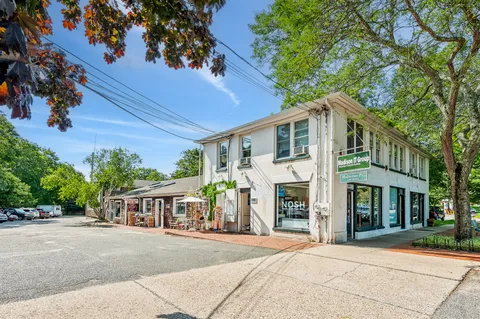 $19,000,000 | 136 Main Street, Amagansett, NY 11930
