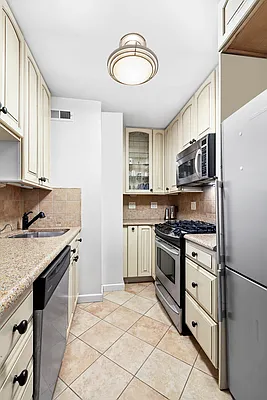 445 West 54th Street, Unit 4B Manhattan, NY 10019 - Photo 4 of 7