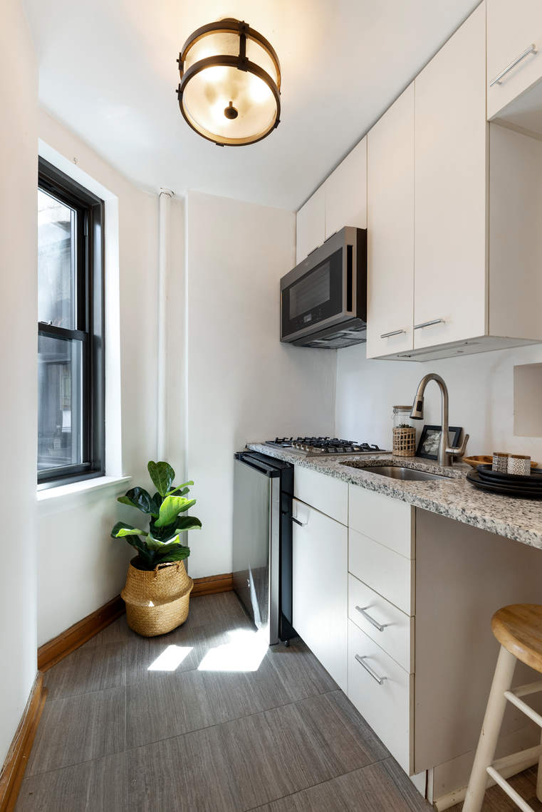 431 West 54th Street, Unit 4D Manhattan, NY 10019 - Photo 5 of 9