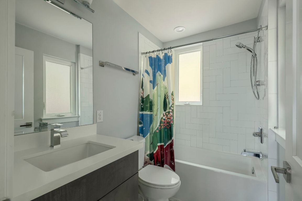 2812 Oak Springs Drive, Unit 2 Austin, TX 78702 - Photo 27 of 40