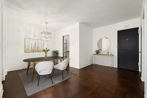 $1,250,000 | 63 East 9th Street, Unit 10L | Greenwich Village