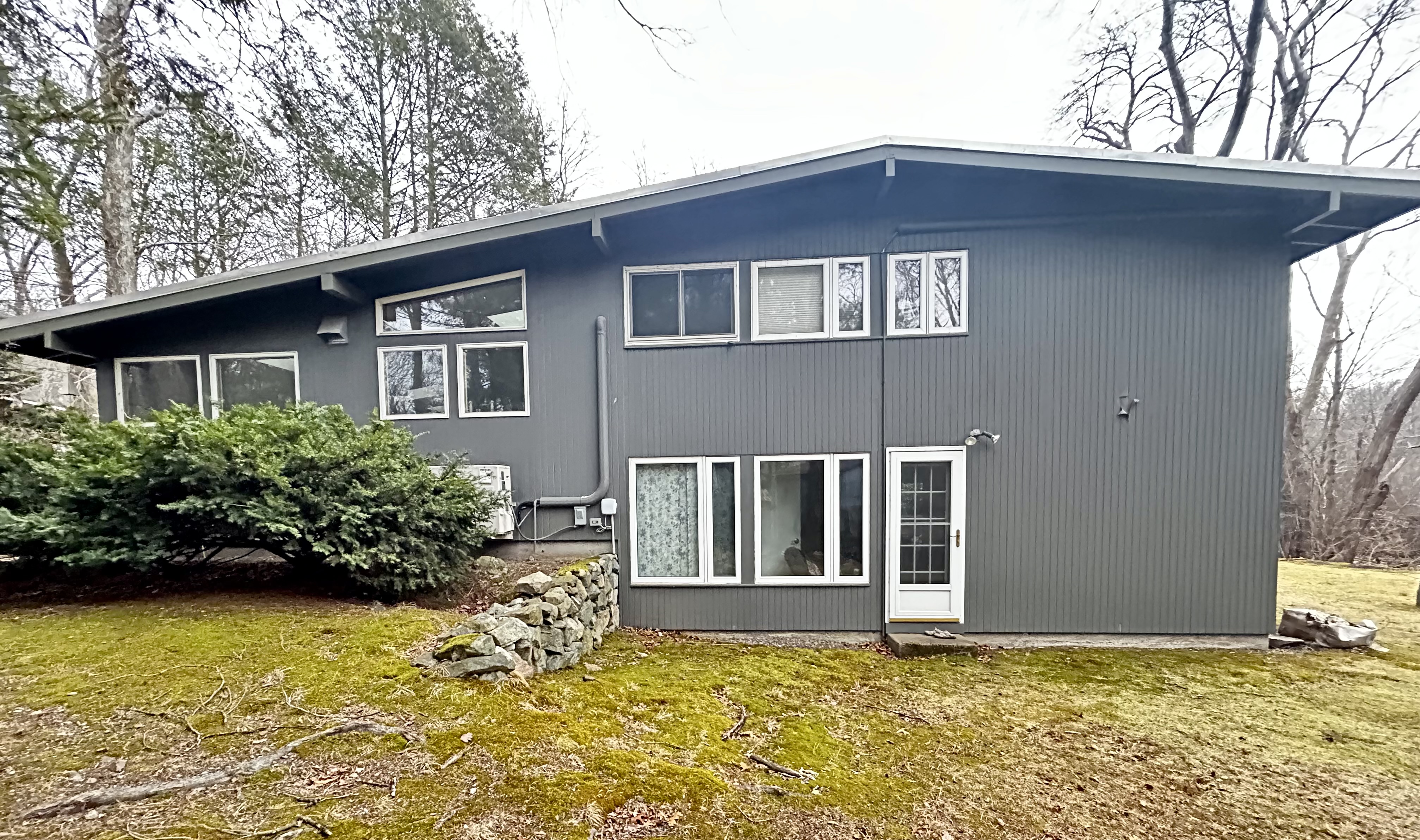 27 Peacock Farm Road Lexington, MA 02421 - Photo 2 of 4