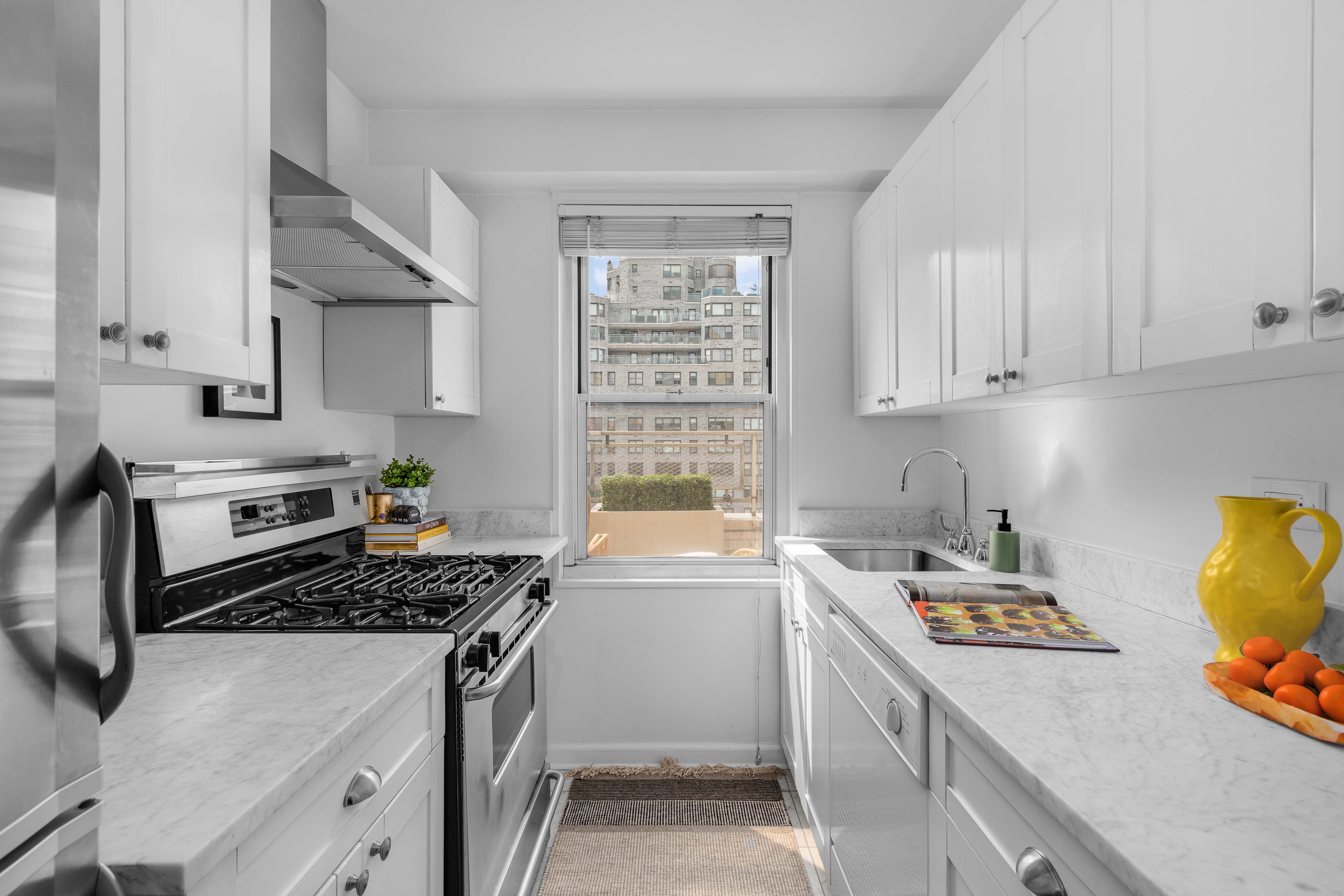 207 East 74th Street, Unit 11G Manhattan, NY 10021 - Photo 6 of 19
