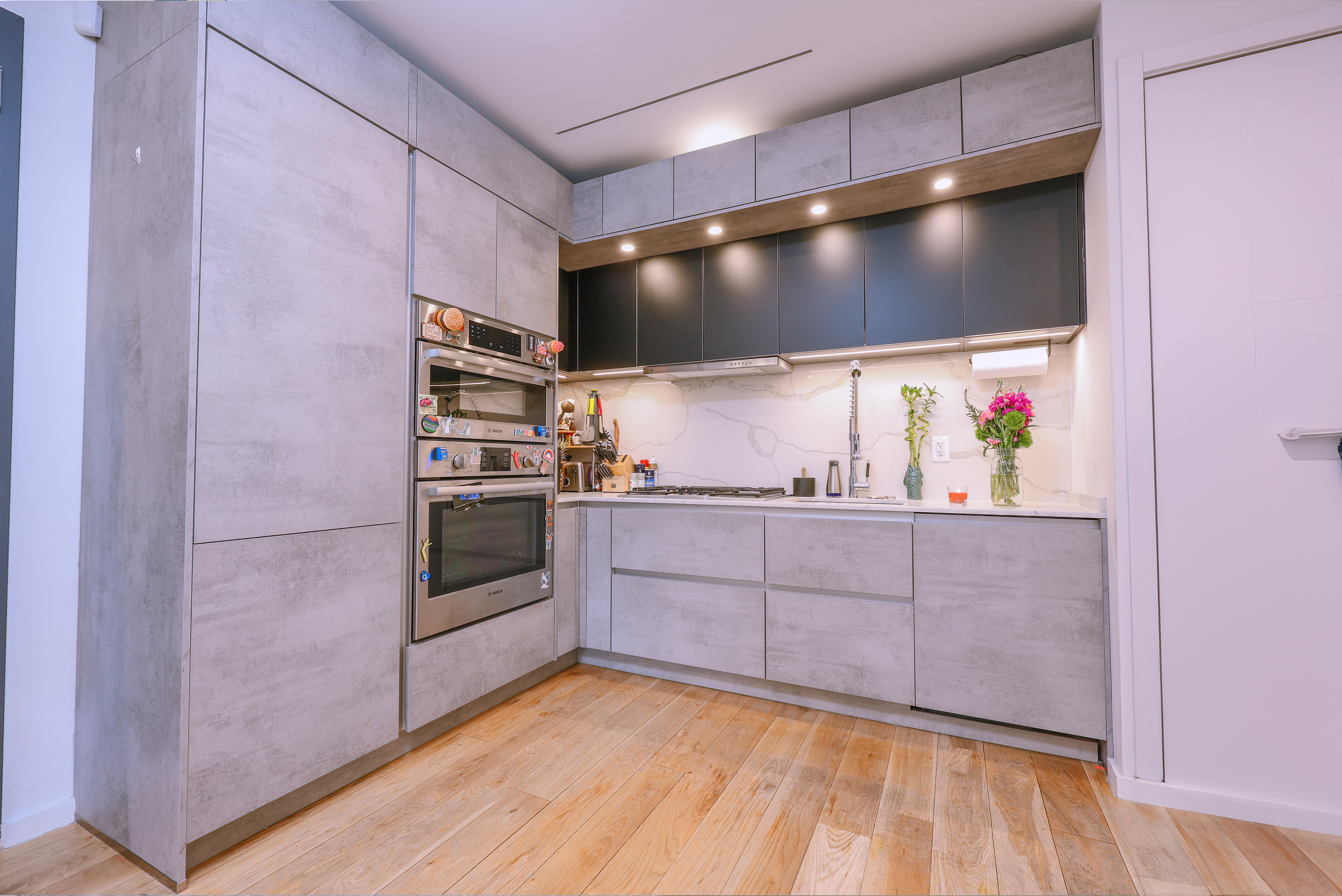 548 Lafayette Avenue, Unit 1A Brooklyn, NY 11205 - Photo 4 of 12 a kitchen with microwave and cabinets
