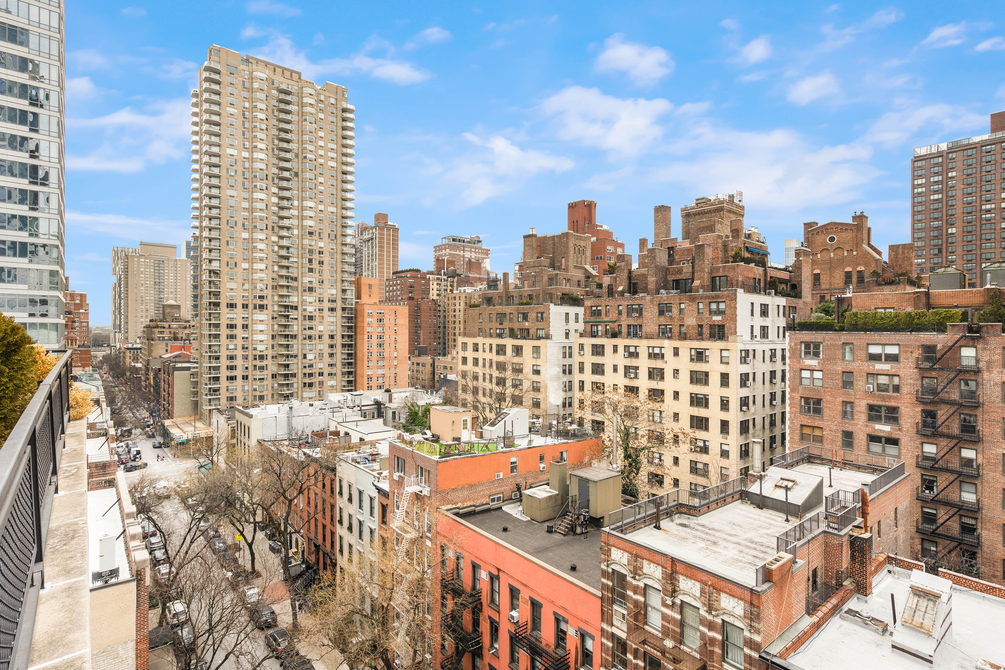 207 East 74th Street, Unit 11E Manhattan, NY 10021 - Photo 6 of 20 a picture of city view