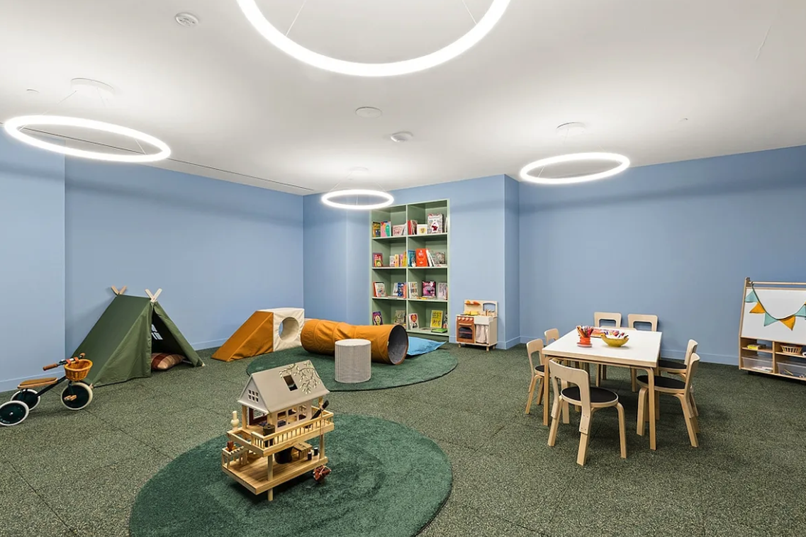 5 South 5th Street, Unit 913 Brooklyn, NY 11249 - Photo 22 of 24 a room with furniture and gym equipment