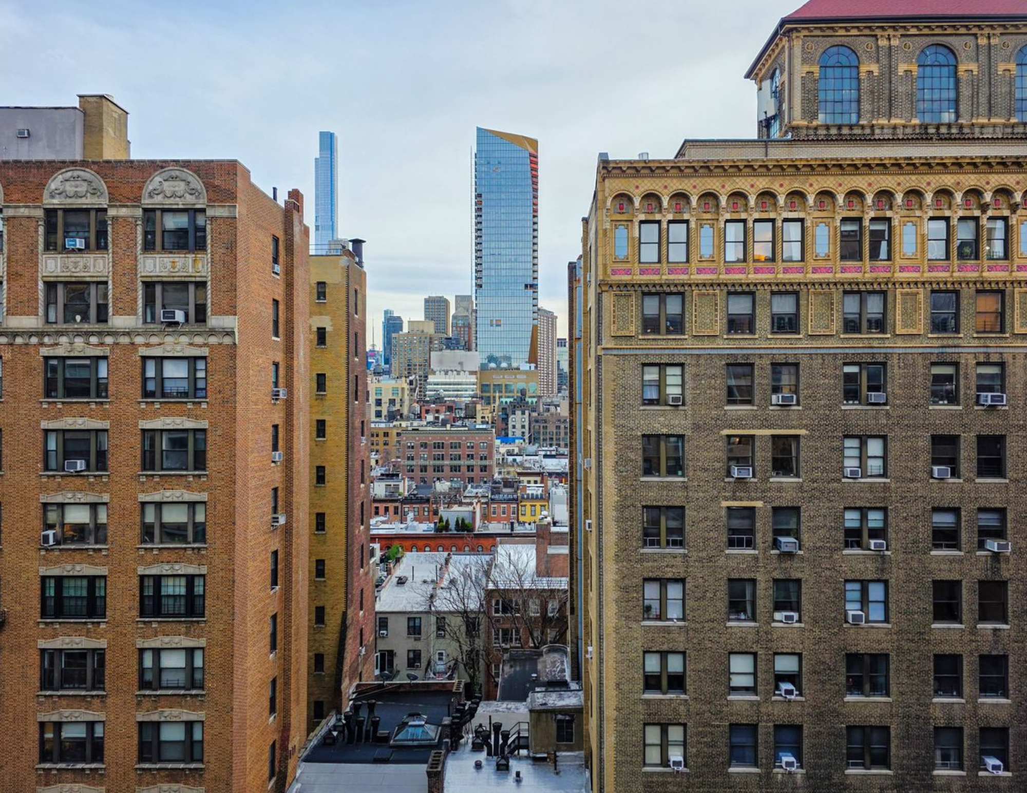 27 West 72nd Street, Unit 1403 Manhattan, NY 10023 - Photo 11 of 18 a front view of a building