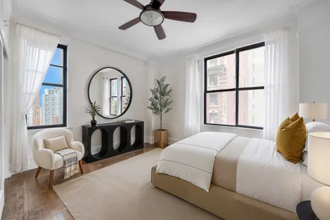 $1,170,000 | 200 West 54th Street, Unit 8G | Theater District