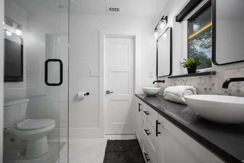 $849,000 | 10262 Vinemont Street, Dallas, TX 75218