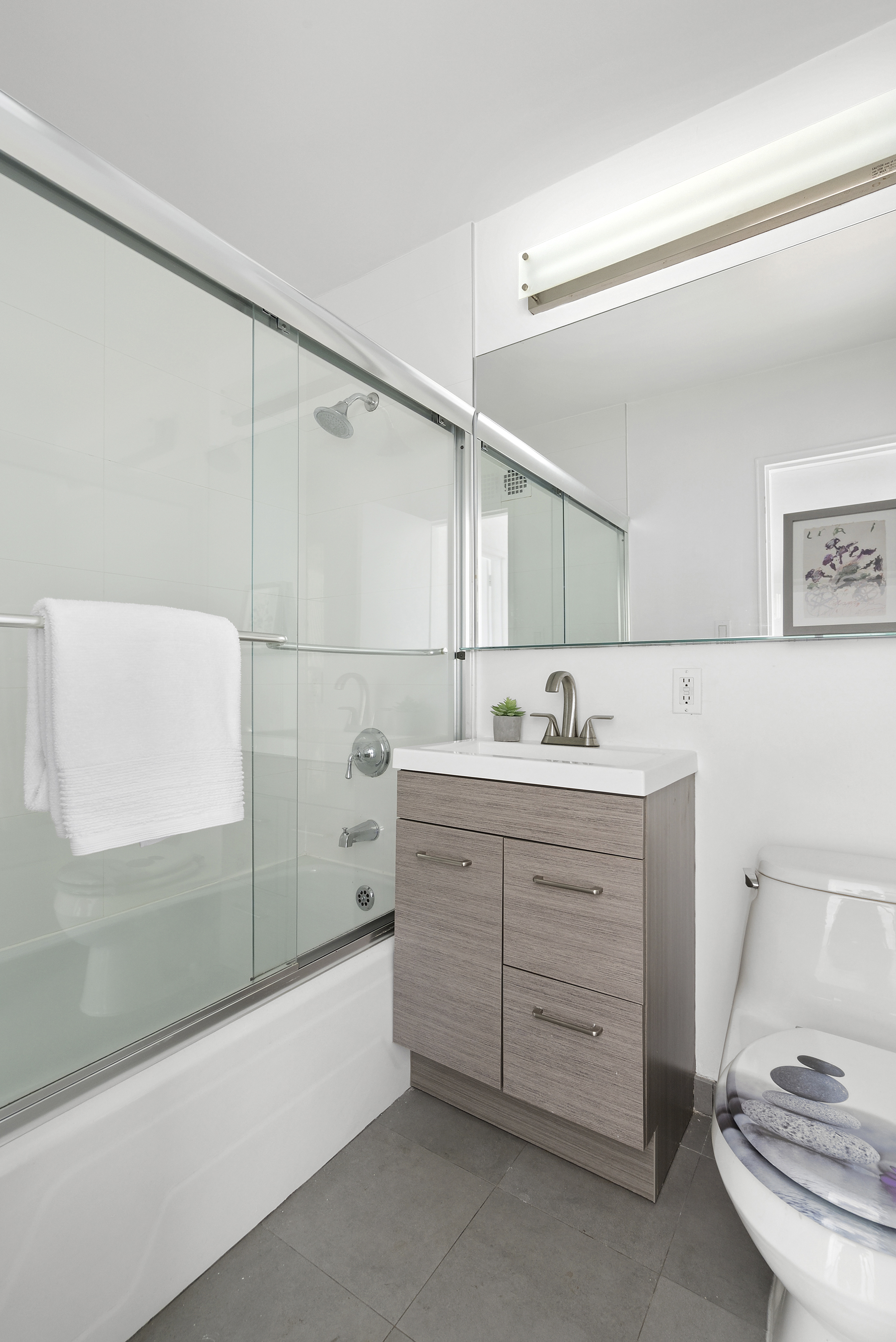 165 West End Avenue, Unit 11A Manhattan, NY 10023 - Photo 4 of 5 a bathroom with a sink double vanity and a tub