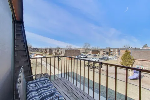 $222,000 | 717 Killarney Court, Unit 2D, Schaumburg, IL 60193
