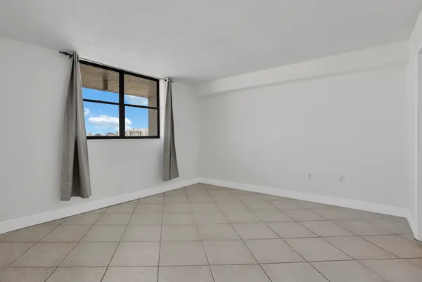 $3,000 | 1775 Washington Avenue, Unit 11D, Miami Beach, FL 33139