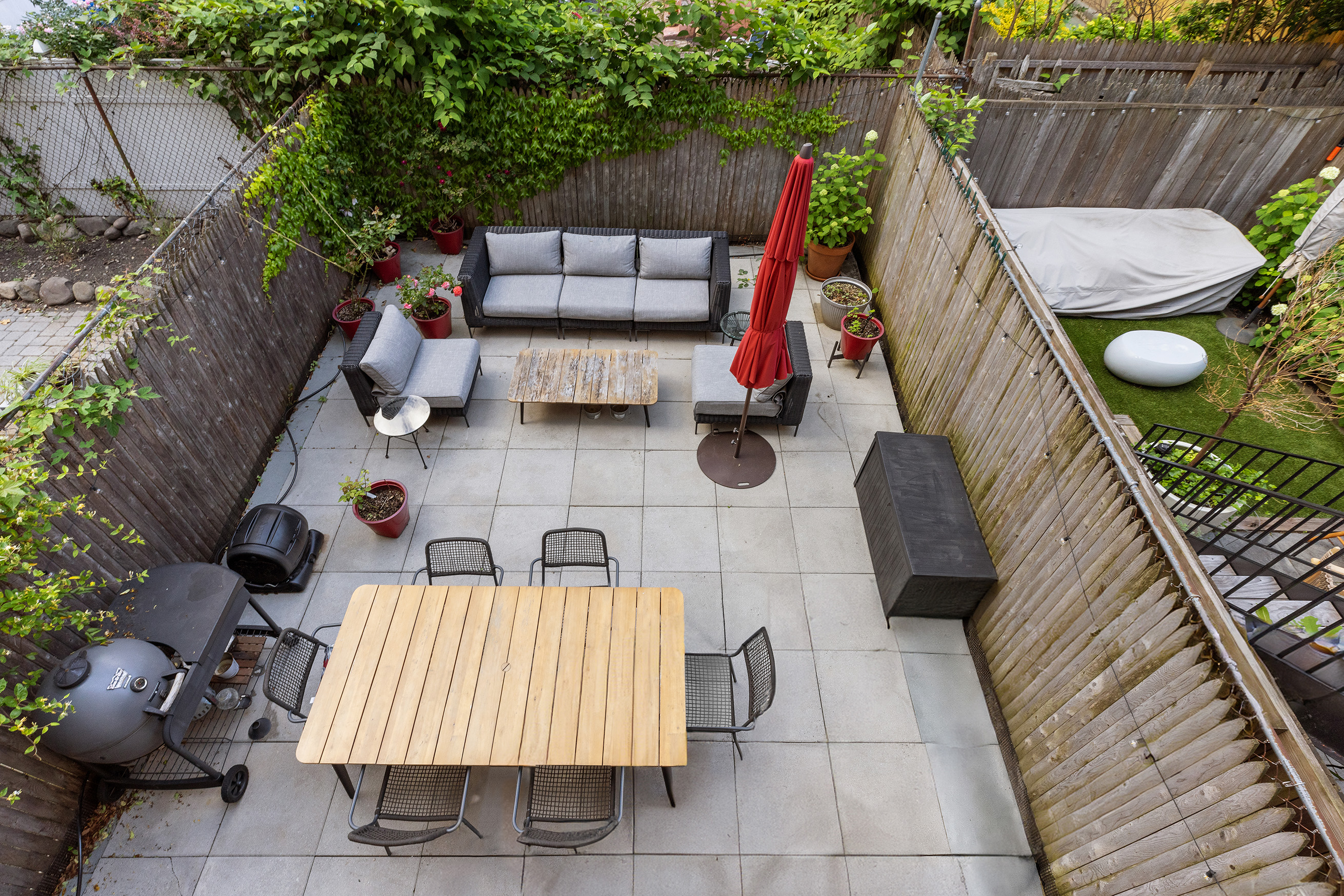 89 West 119th Street Manhattan, NY 10026 - Photo 19 of 22 a backyard of a house with seating space and barbeque oven