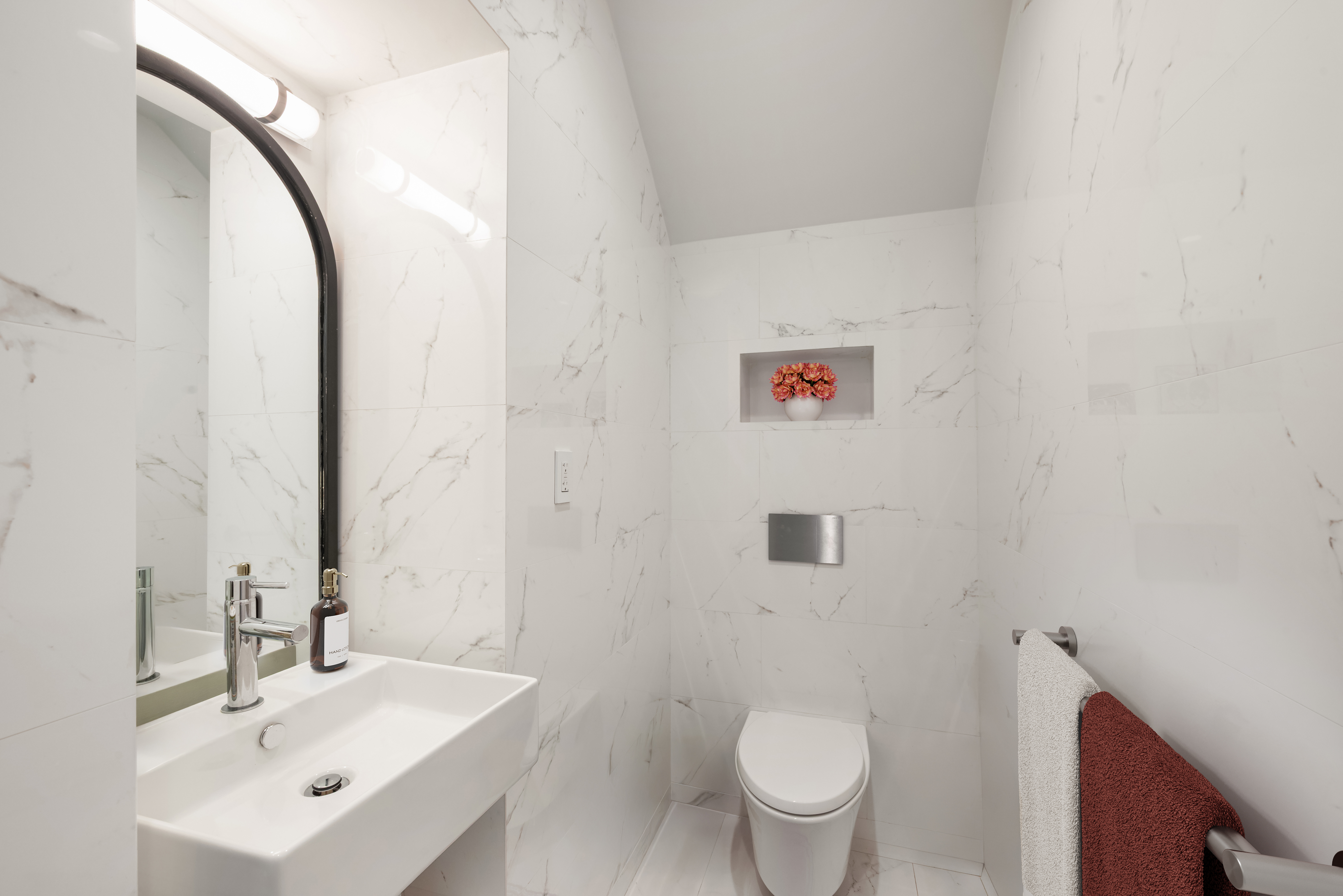 301 East 61st Street, Unit 11A Manhattan, NY 10065 - Photo 9 of 12 Gallery Image 9