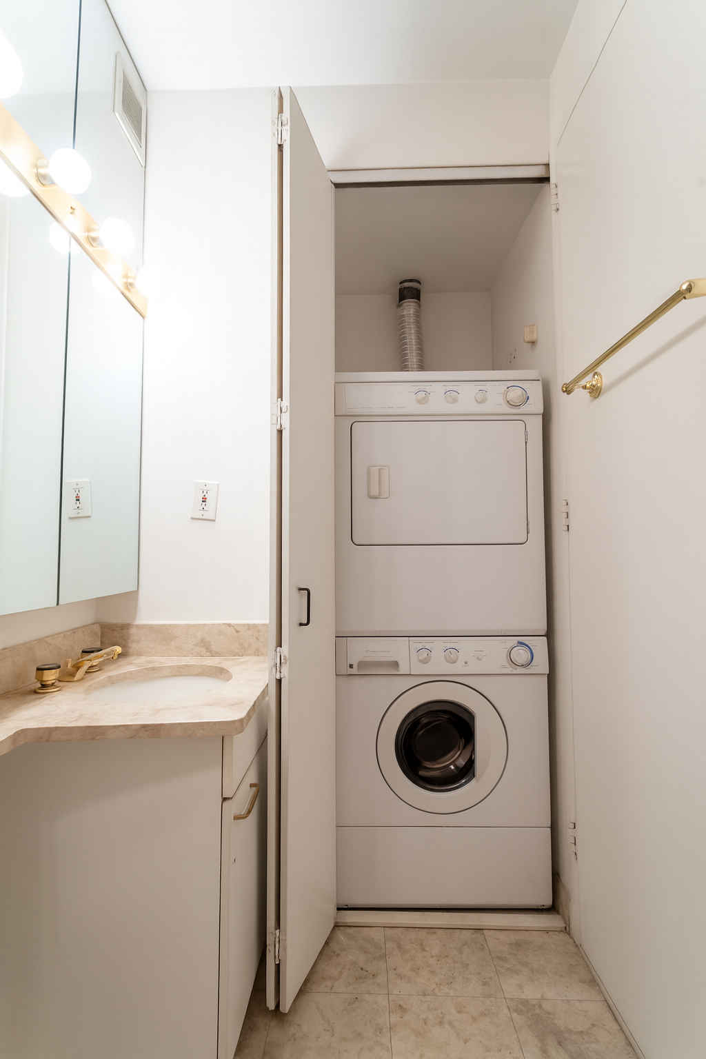 524 East 72nd Street, Unit 31F Manhattan, NY 10021 - Photo 7 of 15 a utility room with dryer and washer