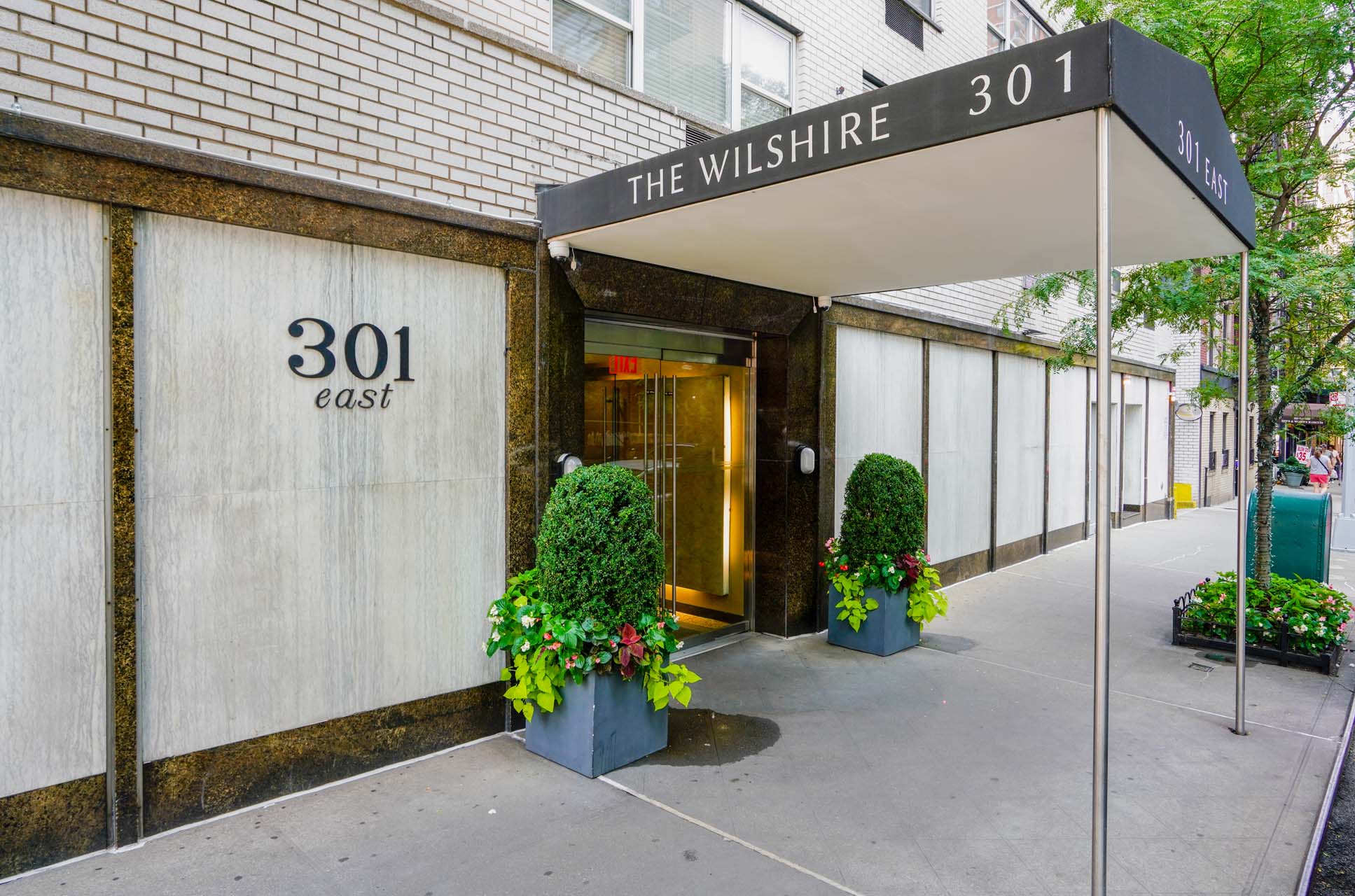 301 East 75th Street, Unit 2G Manhattan, NY 10021 - Photo 13 of 14 a front view of a house