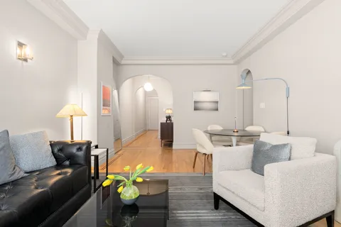 $1,450,000 | 305 West 72nd Street, Unit 10A | Upper West Side