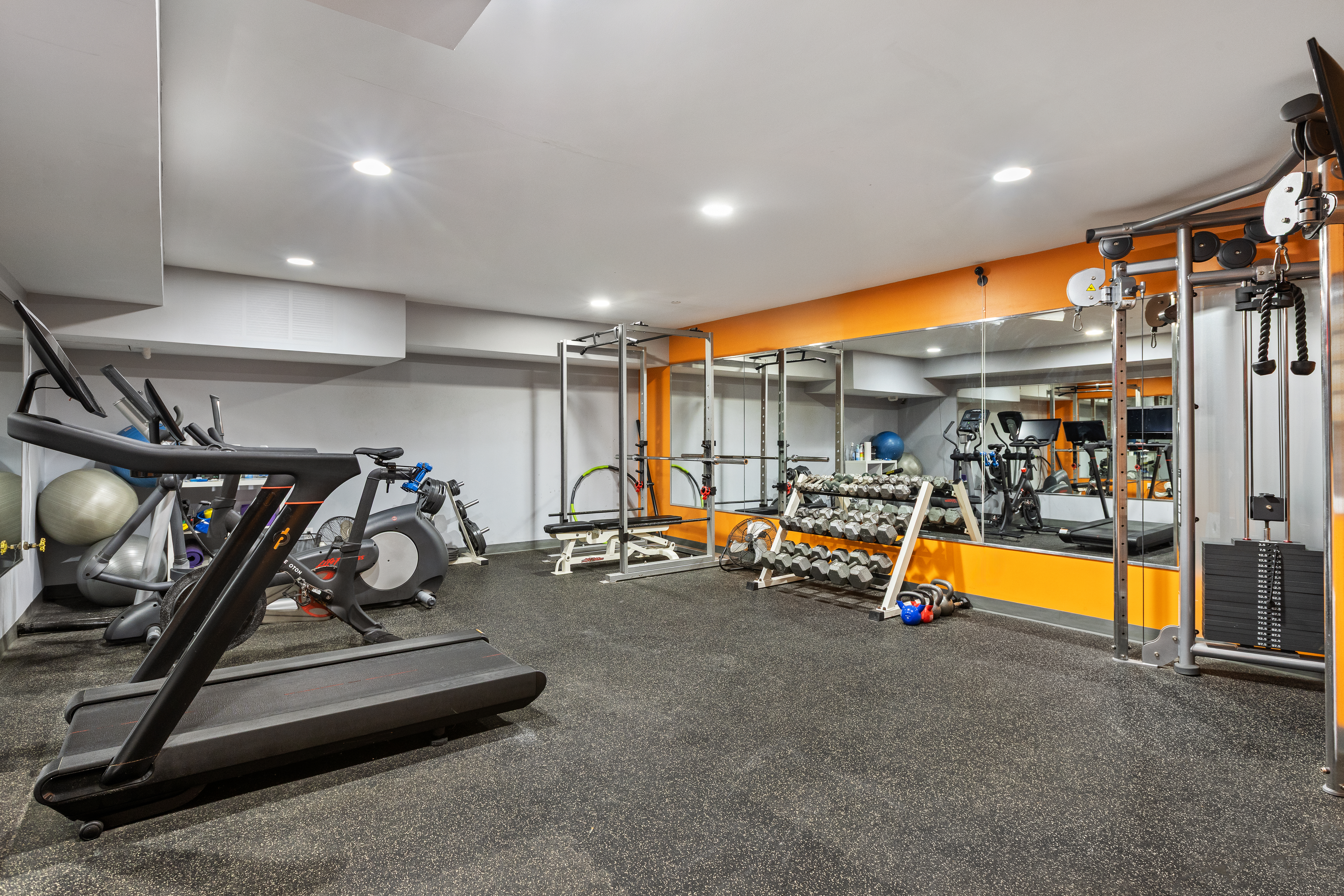 524 St Johns Place, Unit 2A Brooklyn, NY 11238 - Photo 7 of 8 a view of a room with gym equipment