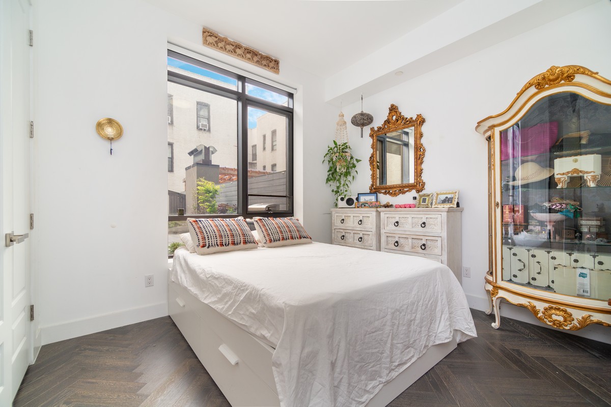 11-12 44th Drive, Unit 2B Queens, NY 11101 - Photo 5 of 15