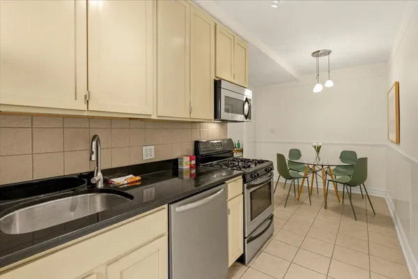 $365,000 | 385 Argyle Road, Unit 4A | Ditmas Park