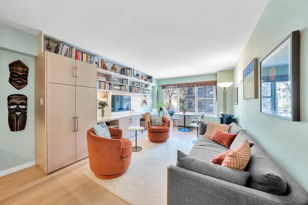 $1,200,000 | 33 Greenwich Avenue, Unit 3G | West Village