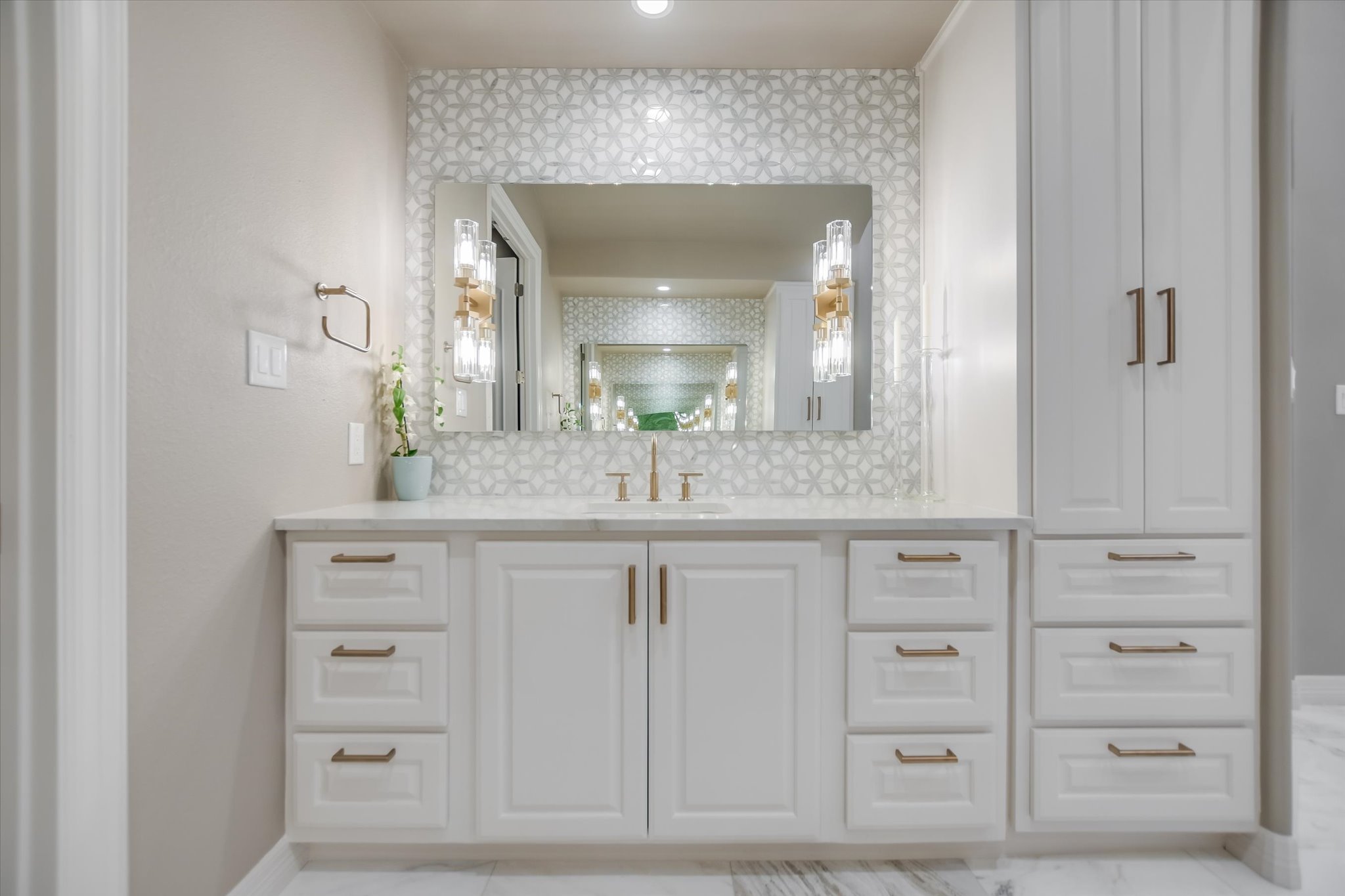 1422 Palomino Ridge Drive Austin, TX 78733 - Photo 25 of 60 a bathroom with a double vanity sink and a mirror