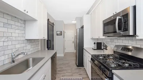 $475,000 | 415 West Aldine Avenue, Unit 2B, Chicago, IL 60657