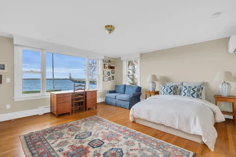 $3,000,000 | 4 Van Zandt Avenue, Newport, RI 02840