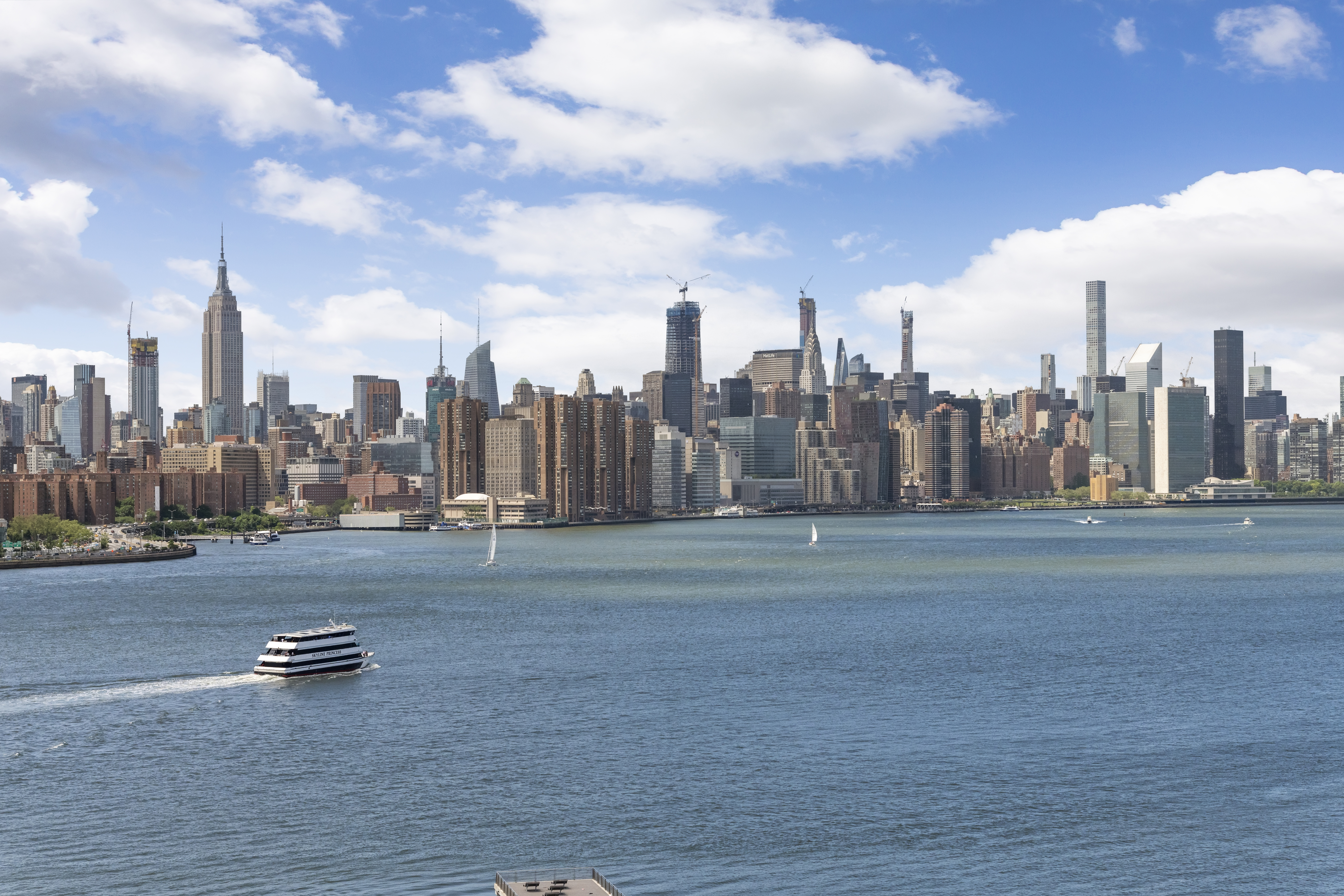 2 Northside Piers, Unit 19H Brooklyn, NY 11249 - Photo 3 of 19