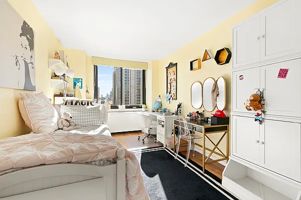 515 East 72nd Street, Unit 22E Manhattan, NY 10021 - Photo 8 of 18 a living room with furniture