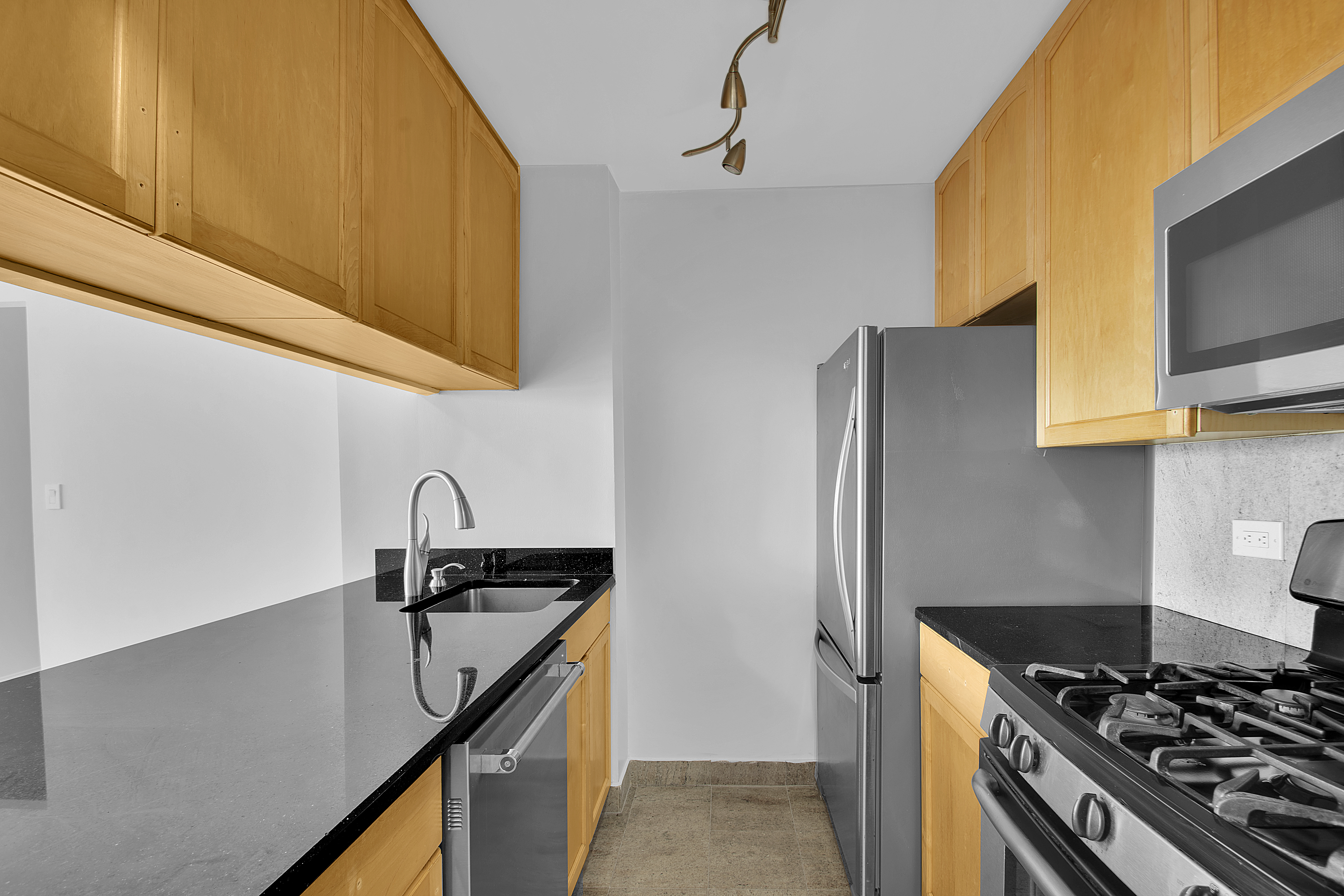 200 Rector Place, Unit 27B Manhattan, NY 10280 - Photo 3 of 22