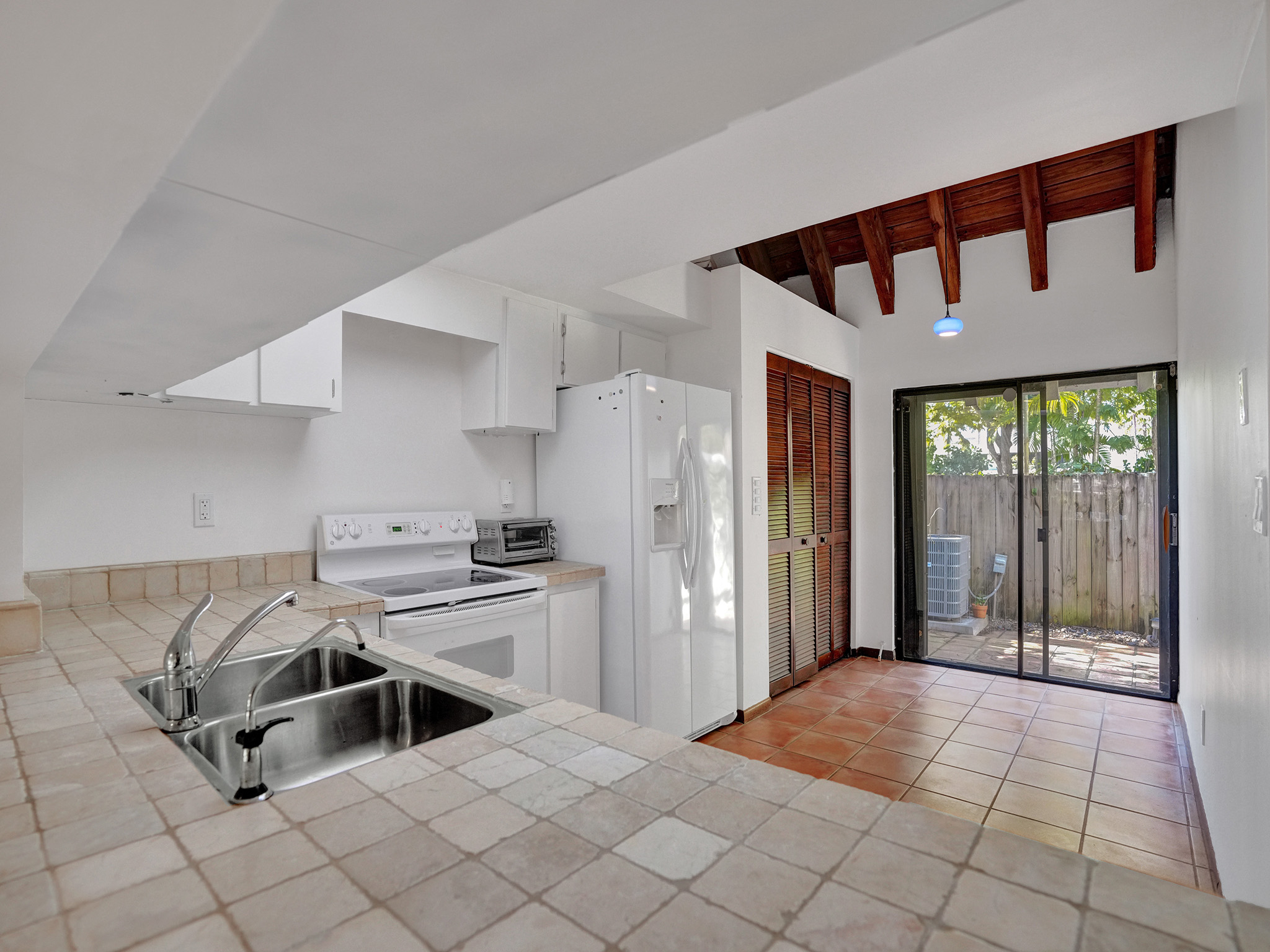 4863 Southwest 71st Place Miami, FL 33155 - Photo 14 of 54