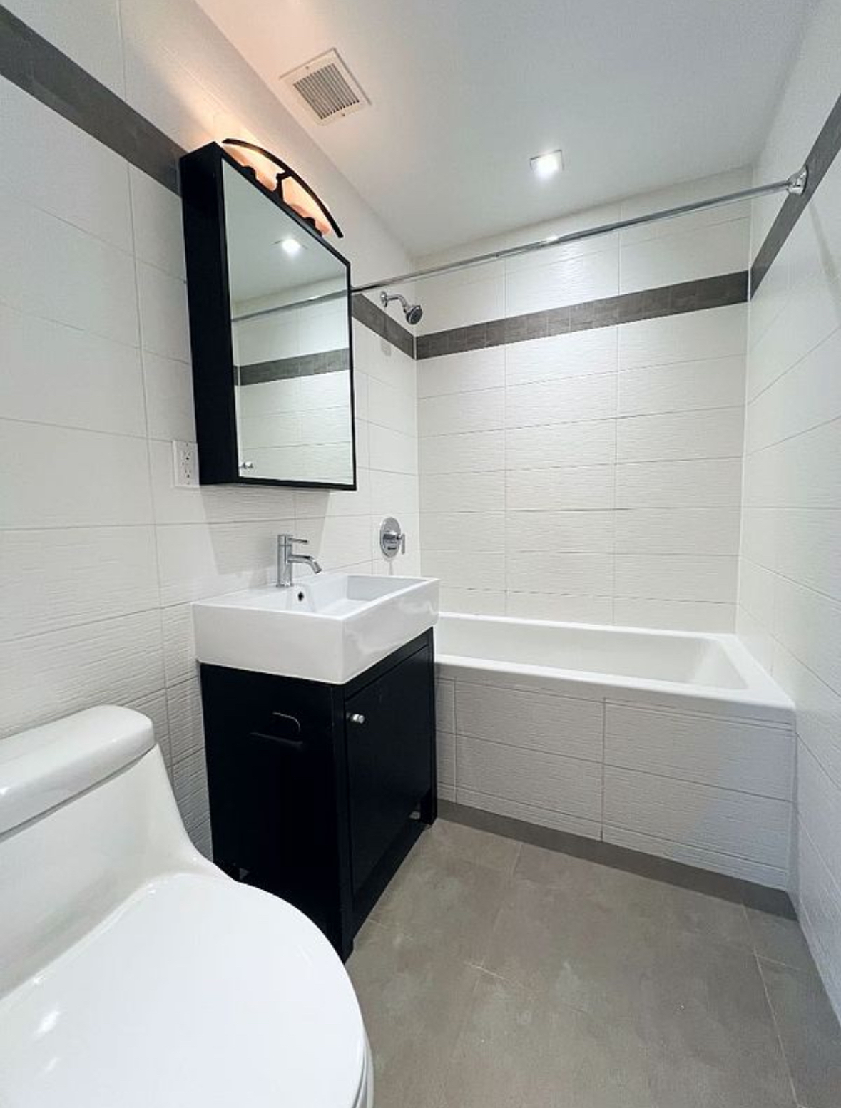 170 Meserole Street, Unit 4L Brooklyn, NY 11206 - Photo 6 of 8