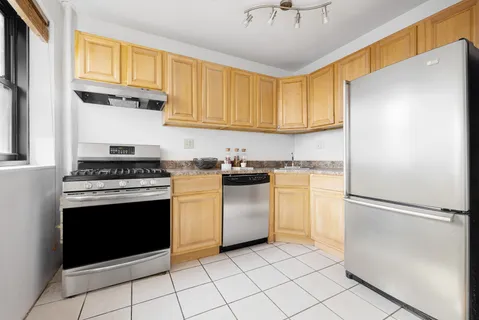 $799,000 | 355 Clinton Avenue, Unit 9A | Clinton Hill